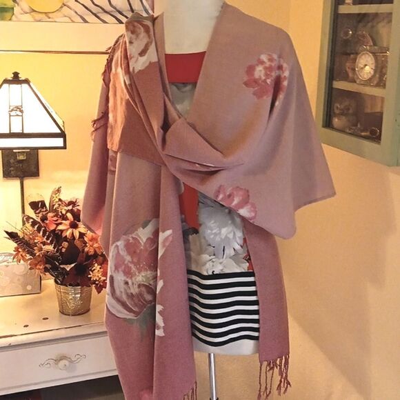 NEW Chico's  Floral Wrap - Picture 3 of 11